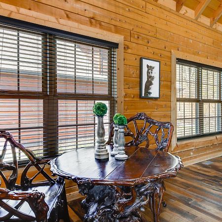 Riverfront Cabin With Hot Tub - 3 Miles To Dollywood Pigeon Forge Exterior foto