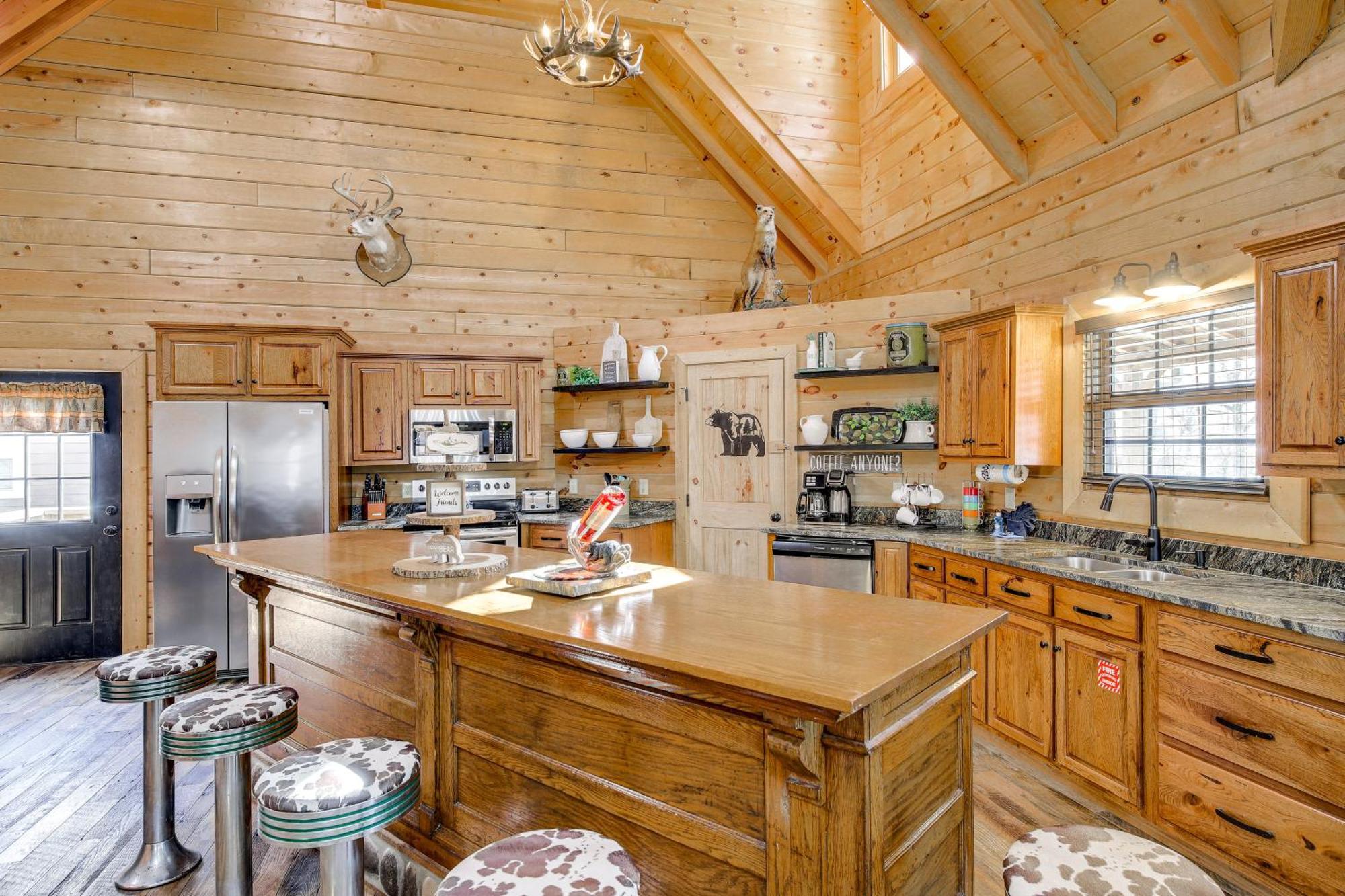 Riverfront Cabin With Hot Tub - 3 Miles To Dollywood Pigeon Forge Exterior foto