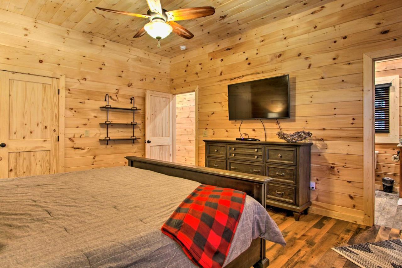 Riverfront Cabin With Hot Tub - 3 Miles To Dollywood Pigeon Forge Exterior foto