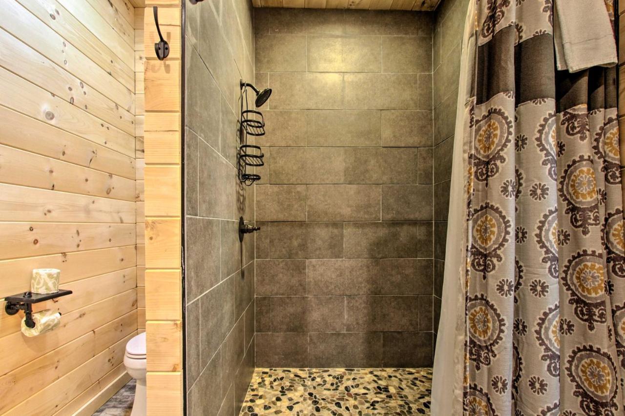 Riverfront Cabin With Hot Tub - 3 Miles To Dollywood Pigeon Forge Exterior foto