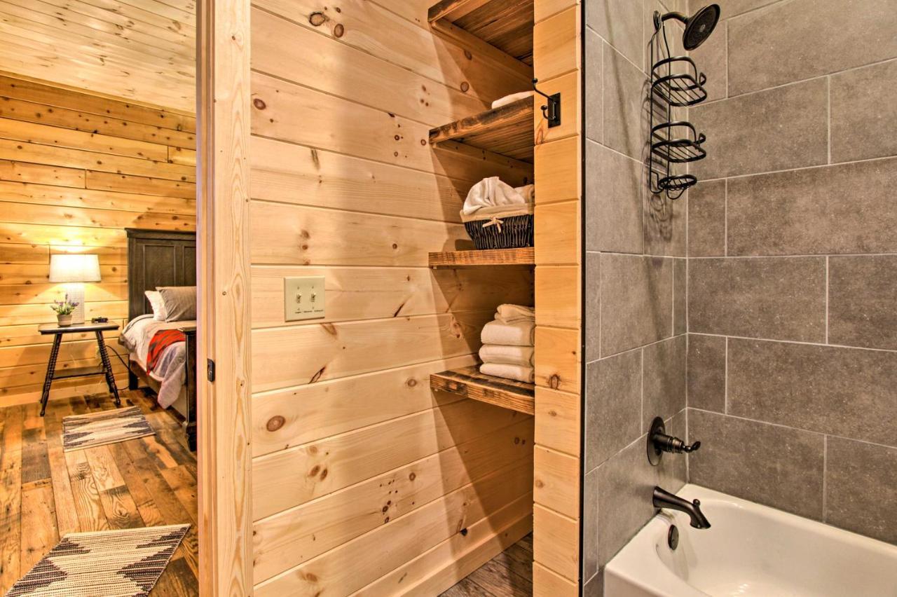 Riverfront Cabin With Hot Tub - 3 Miles To Dollywood Pigeon Forge Exterior foto